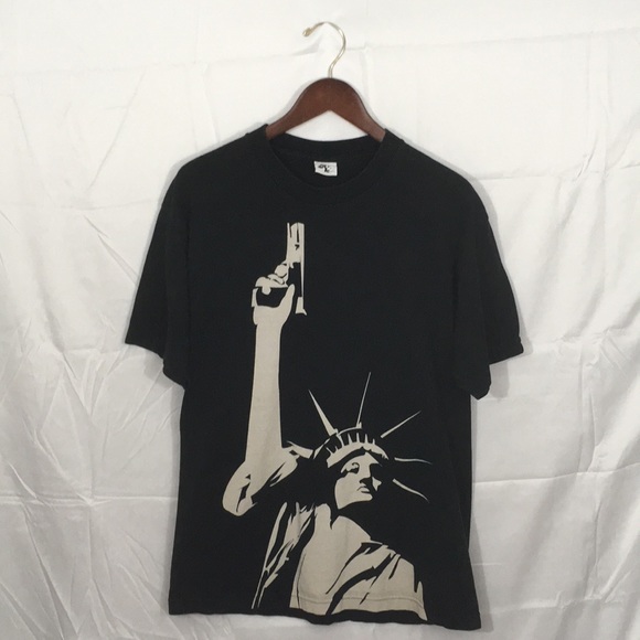 akomplice Other - Men’s Statue of Liberty W/ Gun Shirt